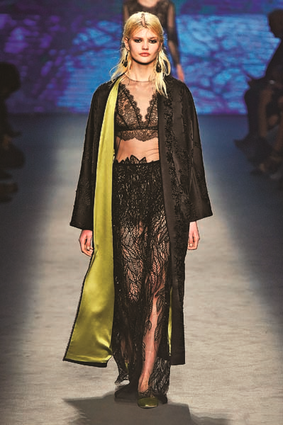 MİLANO MODA HAFTASINDA İTALYANIN USTA TASARIMCILARI BÜYÜLEDİ 