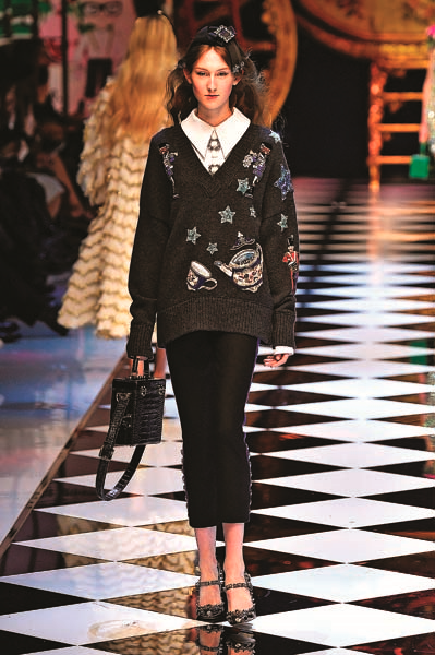 MİLANO MODA HAFTASINDA İTALYANIN USTA TASARIMCILARI BÜYÜLEDİ 