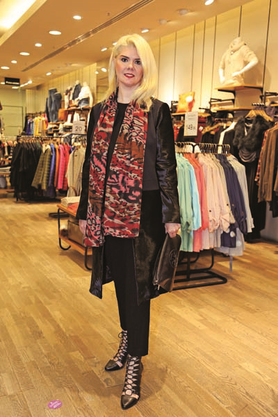 ÜNLÜ İSİMLERDEN ŞİDDETSİZ BİR DÜNYAYA DESTEK