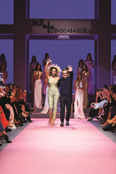 CENGİZ ABAZOĞLU DEFİLESİNDE MODA ŞÖLENİ 