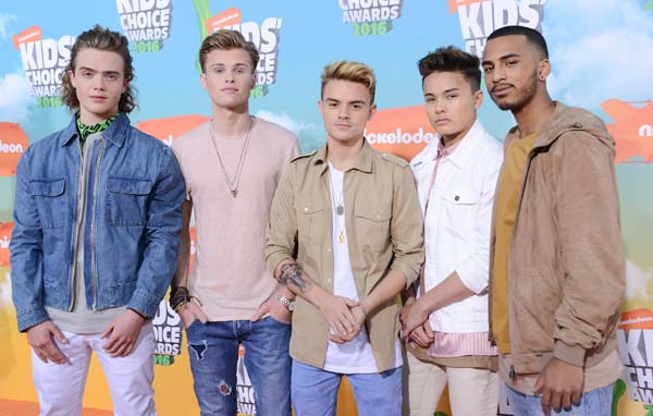 2016 KIDS CHOICE ÖDÜLLERİ KIRMIZI HALI ŞIKLIĞI