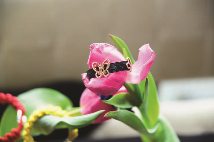 ÖZEL TASARIM BİLEKLİKLERLE  ÇOCUKLARIN EĞİTİMİNE KATKI