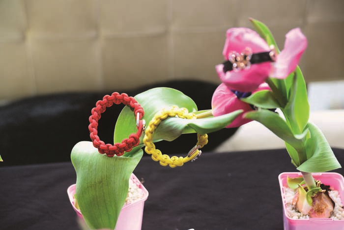 ÖZEL TASARIM BİLEKLİKLERLE  ÇOCUKLARIN EĞİTİMİNE KATKI