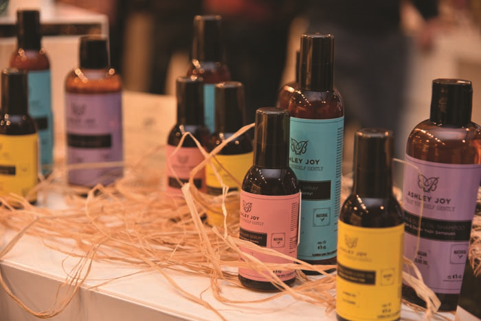 ASLI ŞEN DOĞADAN GELEN GÜZELLİK MARKASINI TANITTI 