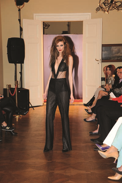 DÜNYA KADINLAR GÜNÜNE ÖZEL DEFİLE