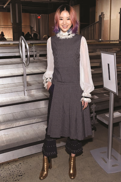 IRENE KIM SAÇ RENGİYLE VE EĞLENCELİ TARZIYLA FARK YARATIYOR