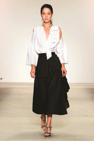 BEYAZ GÖMLEĞE FARKLI YORUMLAR