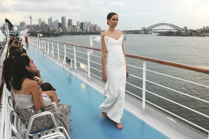 SİDNEY’DE RENKLİ DEFİLE