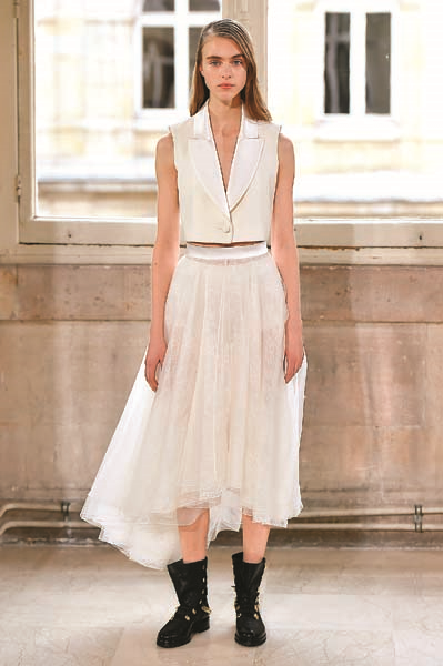 BOUCHRA JARRAR COUTURE’E GETİRDİĞİ SPOR YORUMLA TANINIYOR