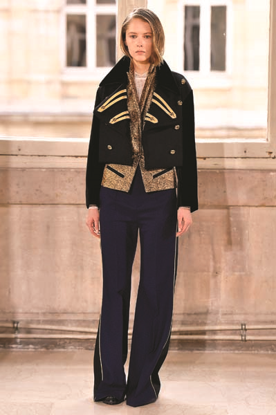 BOUCHRA JARRAR COUTURE’E GETİRDİĞİ SPOR YORUMLA TANINIYOR