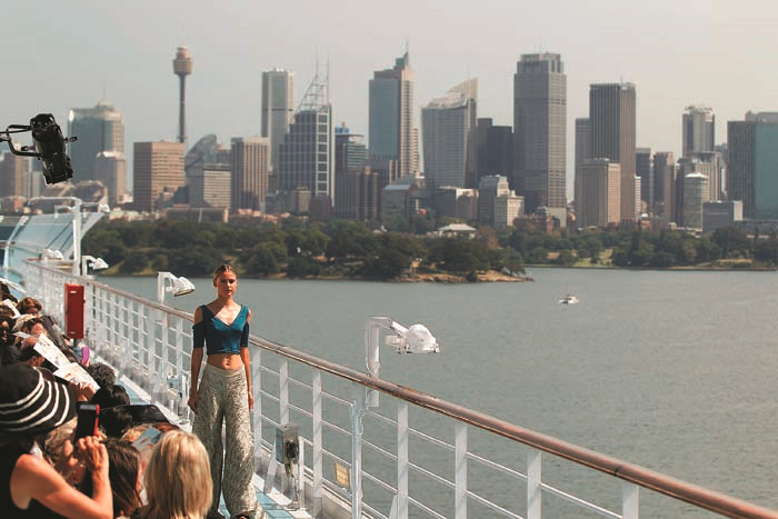 SİDNEY’DE RENKLİ DEFİLE