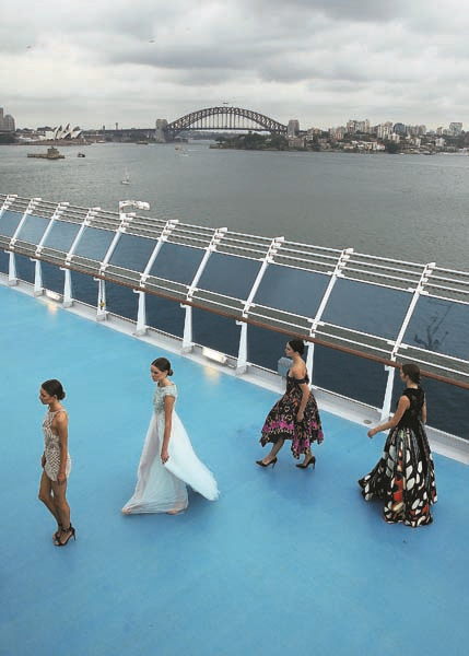 SİDNEY’DE RENKLİ DEFİLE