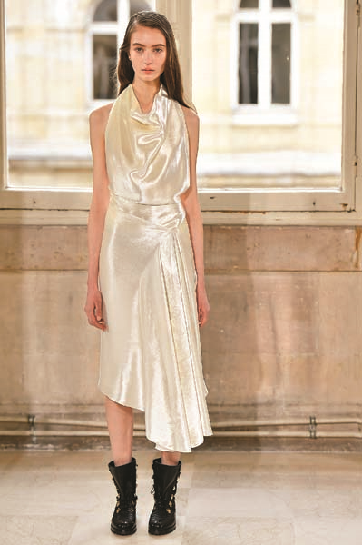 BOUCHRA JARRAR COUTURE’E GETİRDİĞİ SPOR YORUMLA TANINIYOR