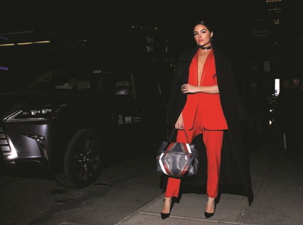 2012 KAİNAT GÜZELİ OLIVIA CULPO TARZIYLA MODA TUTKUNLARININ YAKIN TAKİBİNDE