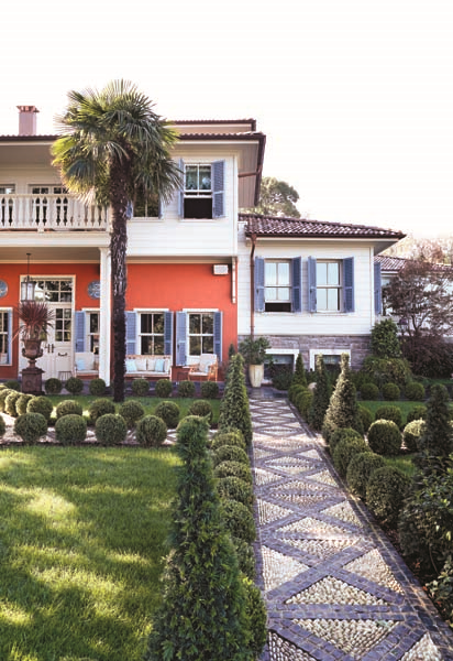 BANA DEDİ Kİ:  “HER EV  FARKLI  BİR HİKAYEDİR...”