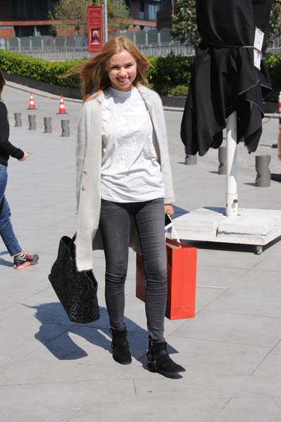 BAHAR ALIŞVERİŞİNDE ÇANTA UYUMU