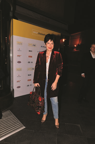 GENÇ SANATÇILARA DESTEK İÇİN “EKTİK, BİÇİYORUZ” GECESİ 