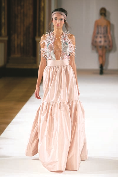 YULIA YANINA ROMANTİK TASARIMLARA İMZA ATIYOR