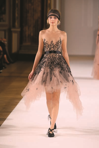 YULIA YANINA ROMANTİK TASARIMLARA İMZA ATIYOR