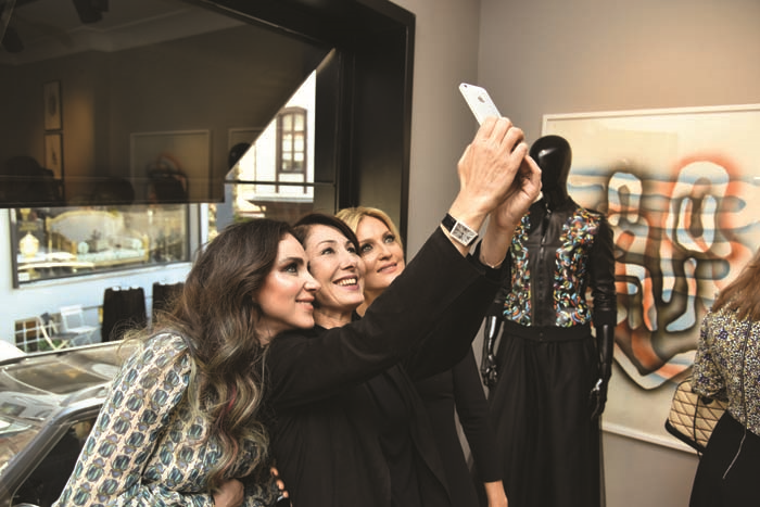 AYŞEGÜL TOPLUSOY’UN  SANAT DOKUNUŞLU KOLEKSİYONU ÇUKURCUMA’DA SERGİLENDİ