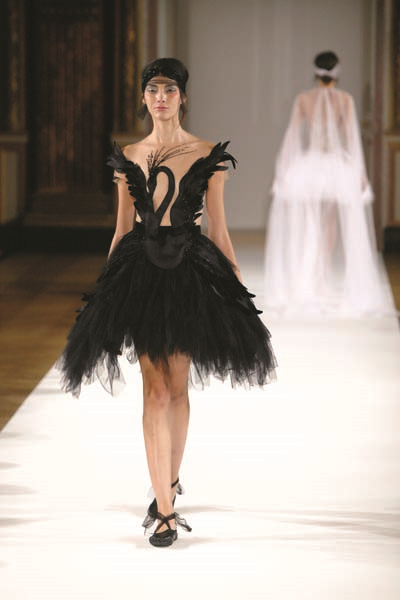 YULIA YANINA ROMANTİK TASARIMLARA İMZA ATIYOR