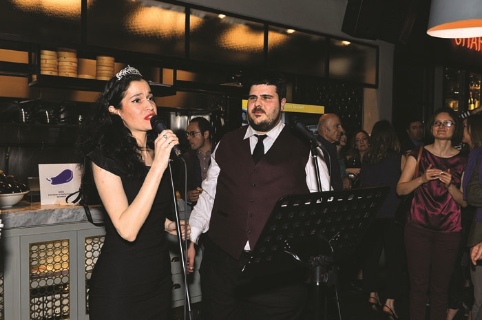 GENÇ SANATÇILARA DESTEK İÇİN “EKTİK, BİÇİYORUZ” GECESİ 