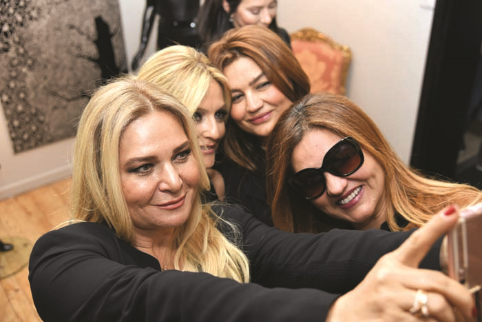 AYŞEGÜL TOPLUSOY’UN  SANAT DOKUNUŞLU KOLEKSİYONU ÇUKURCUMA’DA SERGİLENDİ