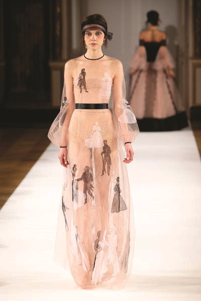 YULIA YANINA ROMANTİK TASARIMLARA İMZA ATIYOR