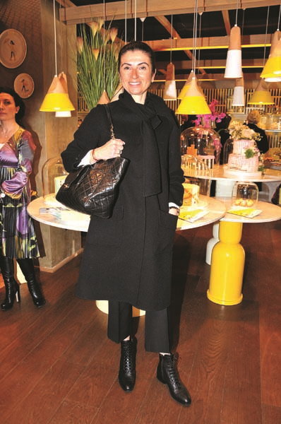 MÜCEVHER ZARAFETİNİ PASTA USTALIĞIYLA BİRLEŞTİRİYOR