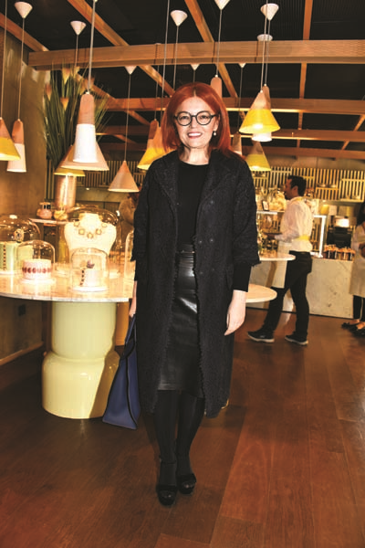 MÜCEVHER ZARAFETİNİ PASTA USTALIĞIYLA BİRLEŞTİRİYOR