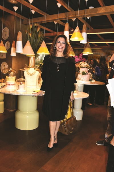 MÜCEVHER ZARAFETİNİ PASTA USTALIĞIYLA BİRLEŞTİRİYOR