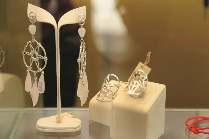  ETNİK DOKUNUŞLU TAKI KOLEKSİYONUNU TANITTI