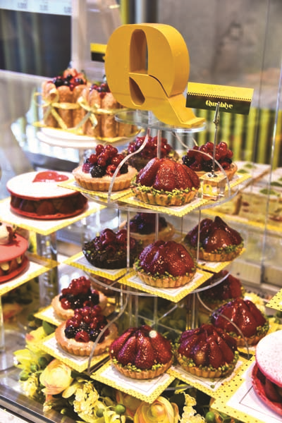 MÜCEVHER ZARAFETİNİ PASTA USTALIĞIYLA BİRLEŞTİRİYOR