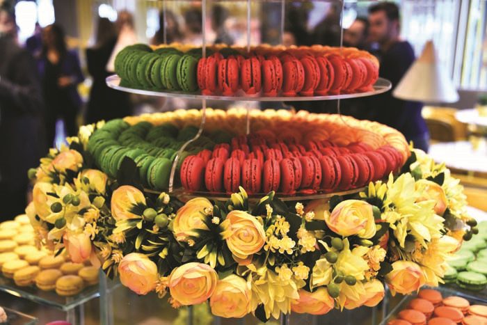 MÜCEVHER ZARAFETİNİ PASTA USTALIĞIYLA BİRLEŞTİRİYOR