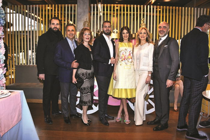 MÜCEVHER ZARAFETİNİ PASTA USTALIĞIYLA BİRLEŞTİRİYOR