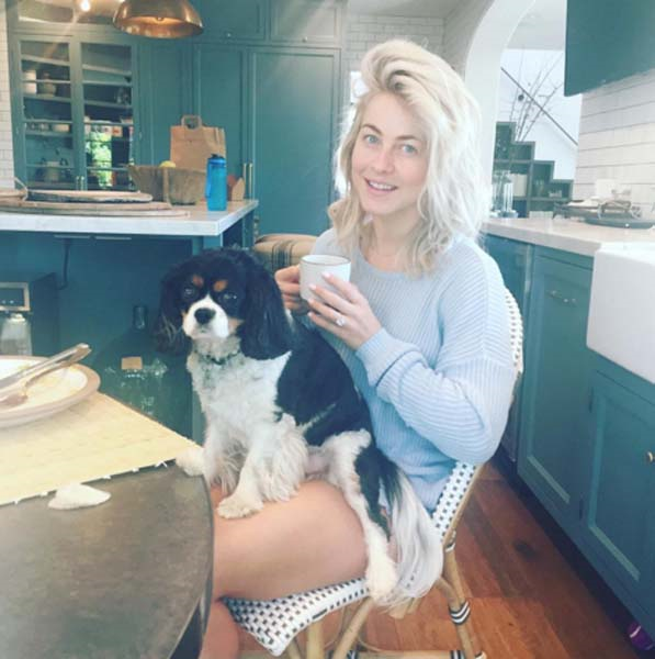 YILDIZ İSİMLER DÜNYA HAYVANLAR GÜNÜNÜ BÖYLE KUTLADI