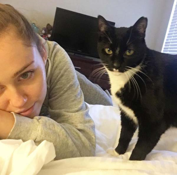 YILDIZ İSİMLER DÜNYA HAYVANLAR GÜNÜNÜ BÖYLE KUTLADI