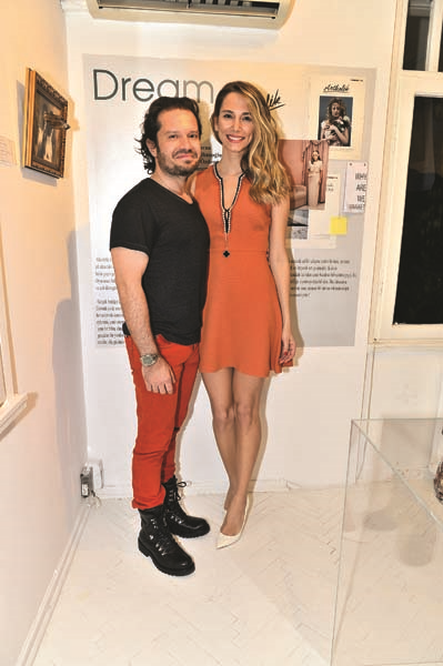 NAZLI KEÇİLİ’NİN SANAT GALERİSİ HUB’UN AÇILIŞ DAVETİ 