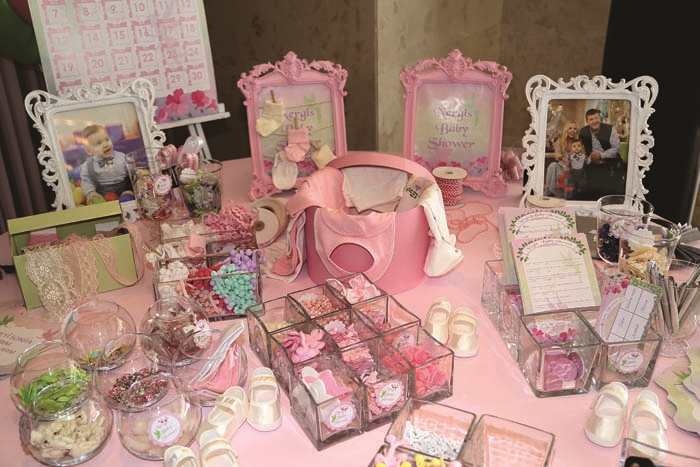 ENİS-NERGİS PEKUYSAL ÇİFTİNDEN BABY SHOWER PARTİSİ