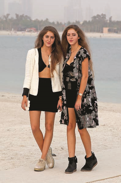 MODA TUTKUNU İKİZLER HAYA VE SAMA ABU KHADRA FARKLI TARZLARI DENEMEYİ SEVİYORLAR