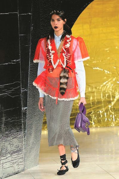 YENİ SEZONDA ÖNE ÇIKAN AYAKKABILAR