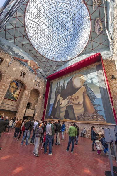 BARCELONA’DAN FİGUERES’E; SALVADOR DALİ MÜZESİ