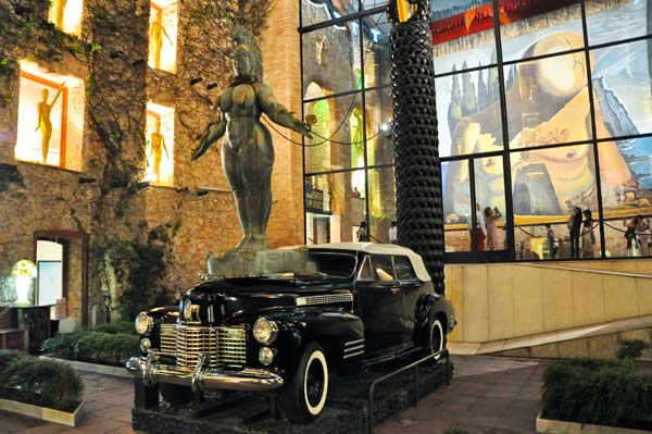 BARCELONA’DAN FİGUERES’E; SALVADOR DALİ MÜZESİ