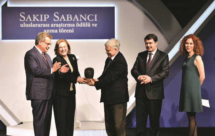 MERHUM İŞ ADAMI 12. SAKIP SABANCI ULUSLARARASI ARAŞTIRMA ÖDÜLLERİ İLE ANILDI