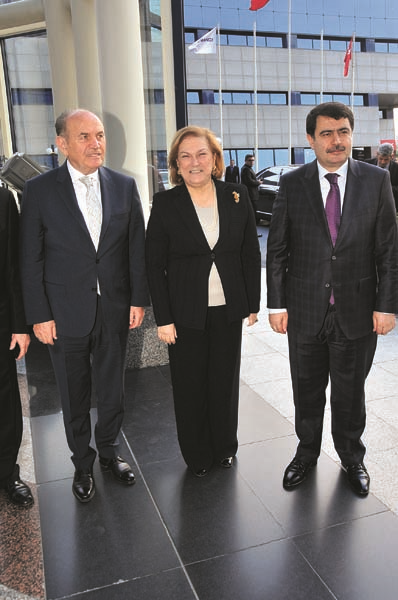 MERHUM İŞ ADAMI 12. SAKIP SABANCI ULUSLARARASI ARAŞTIRMA ÖDÜLLERİ İLE ANILDI