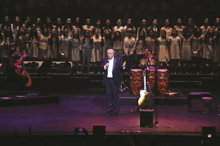 ENRICO MACİASTAN NOSTALJİK KONSER