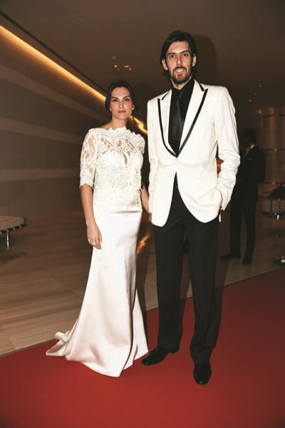 PARILTI GÖRMEYEN ÇOCUKLAR İÇİN ÜNLÜ İSİMLERDEN GÖNÜLLÜLER KOROSU