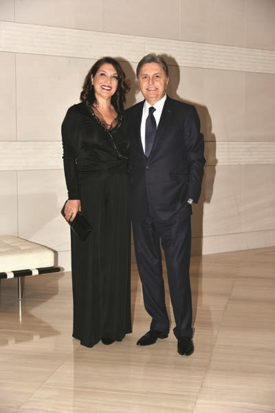 PARILTI GÖRMEYEN ÇOCUKLAR İÇİN ÜNLÜ İSİMLERDEN GÖNÜLLÜLER KOROSU