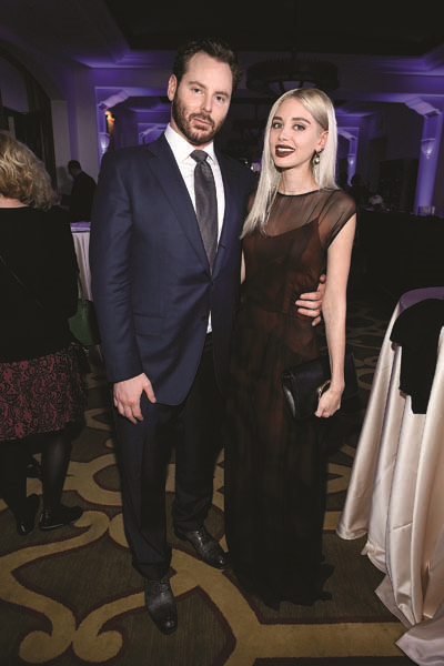 ÜNLÜLER DAVETTE BULUŞTU