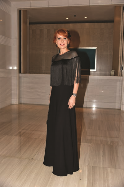 PARILTI GÖRMEYEN ÇOCUKLAR İÇİN ÜNLÜ İSİMLERDEN GÖNÜLLÜLER KOROSU